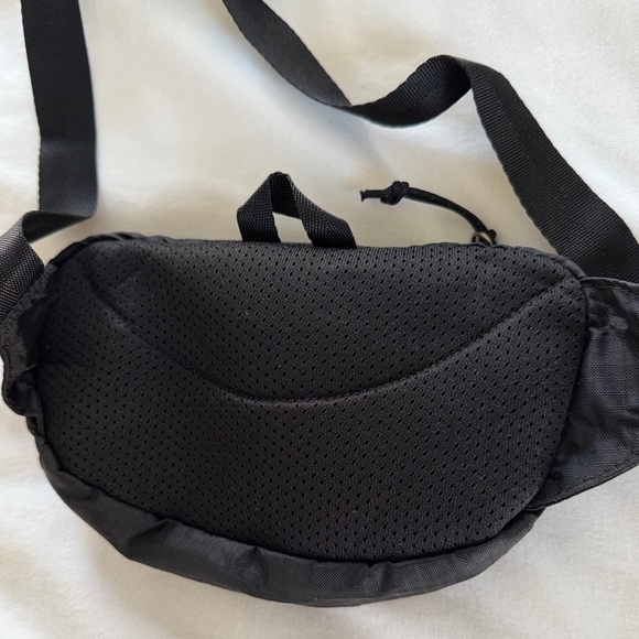 Patagonia Lightweight Travel Mini Hip Pack Black Belt Bag Unisex - Picture 5 of 16
